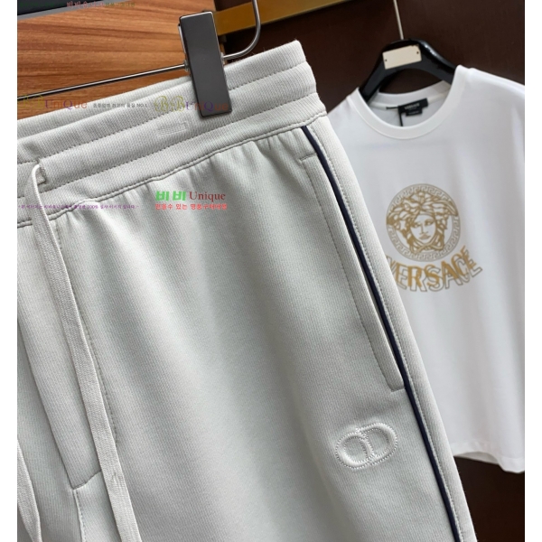   ݹ D252871359-2