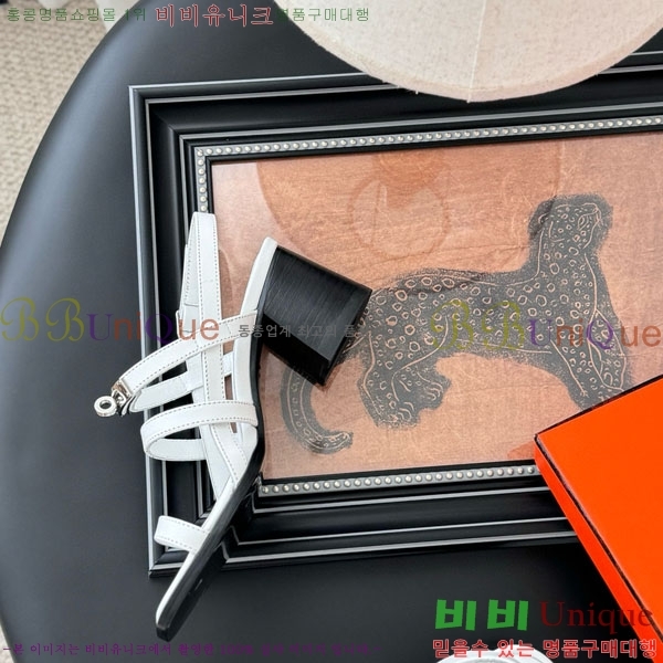 ޽  H526833-1