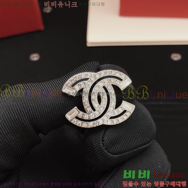 * Ͱ CH0448879-12