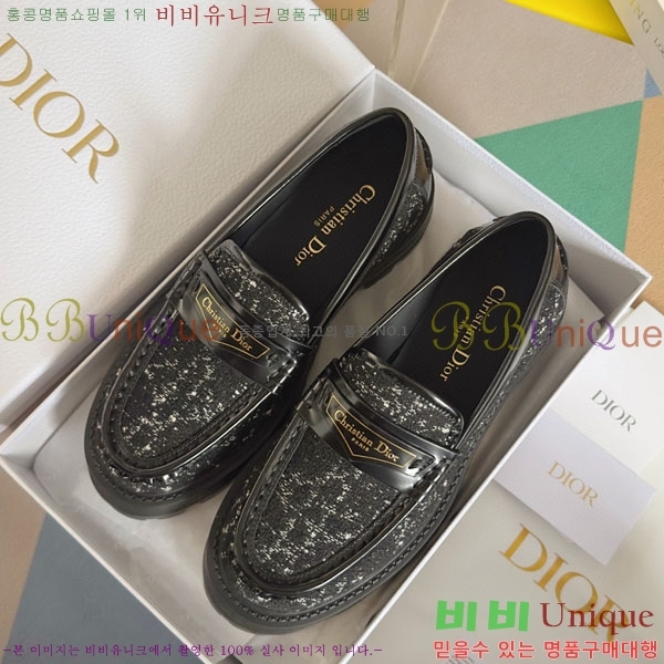   Boy ÷  D2530996-3