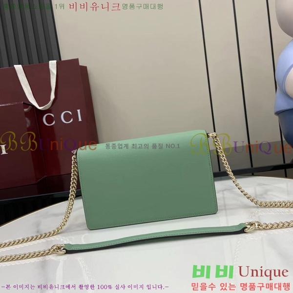# GG  ü  ‎826720-102