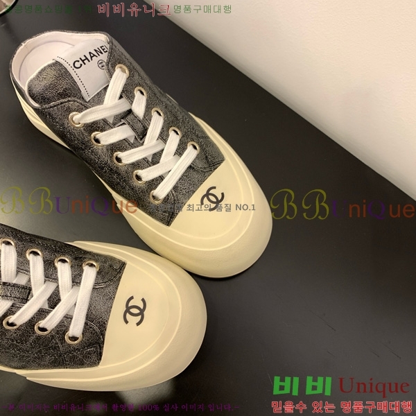  * Ŀ  32HG872561-8
