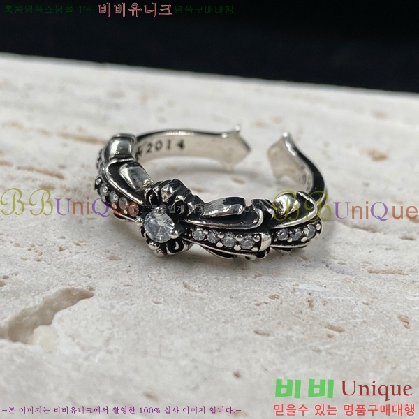 ũ  CHR2851880-1