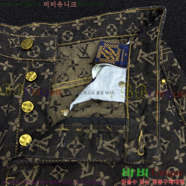  ̺   24L256211-1