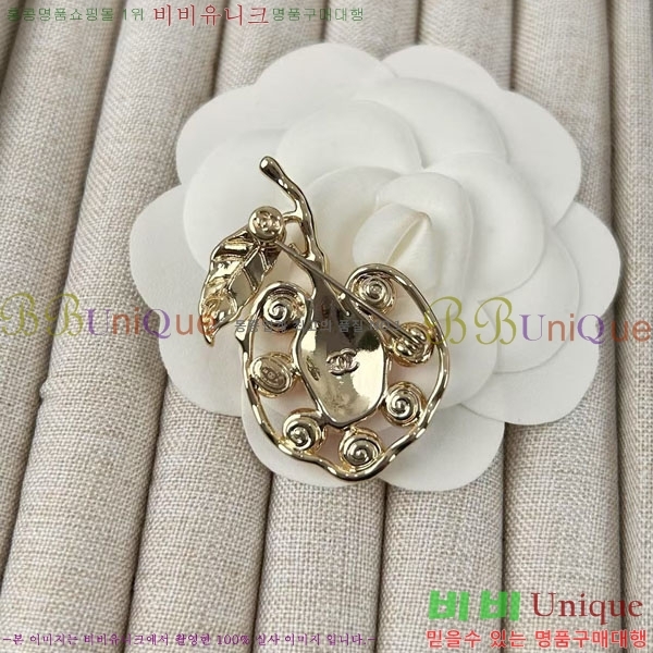  * ġ CH6612330-3