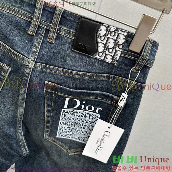   û D2464784